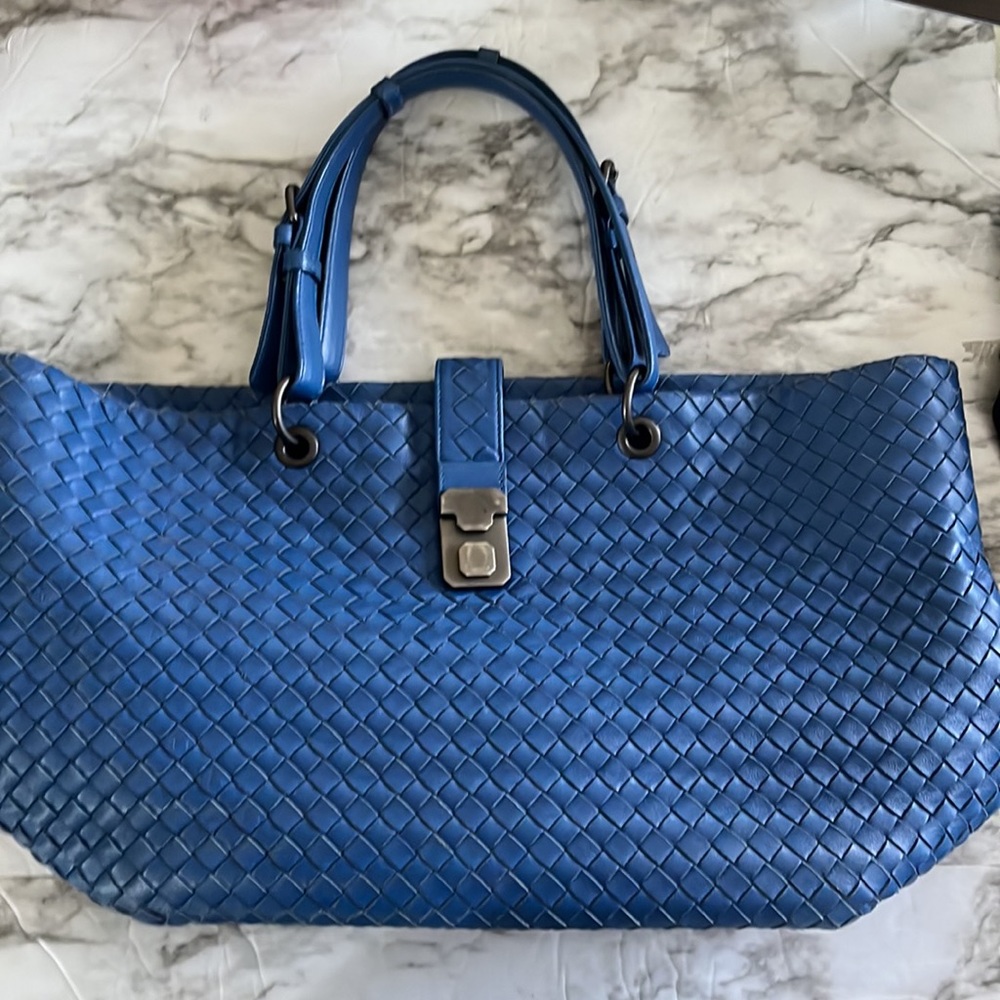 Authentic Bottega Veneta woven intrecciato leather tote bag